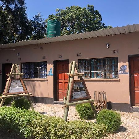 Lusaka Backpackers Hostel Exterior photo
